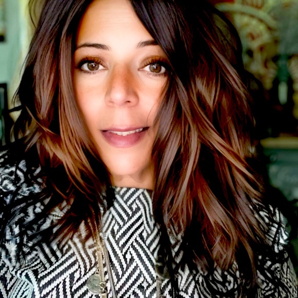 Meet your Posher, Zaina - Picture 1 of 2